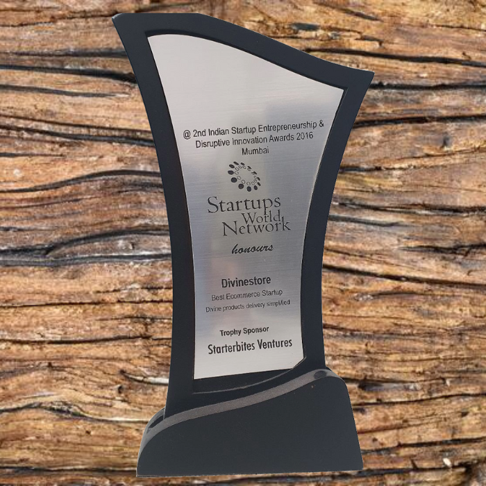 Awarded Best Ecommerce Startup at the 2nd Indian Startup & Innovation Awards 2016, Mumbai by Startup World Network